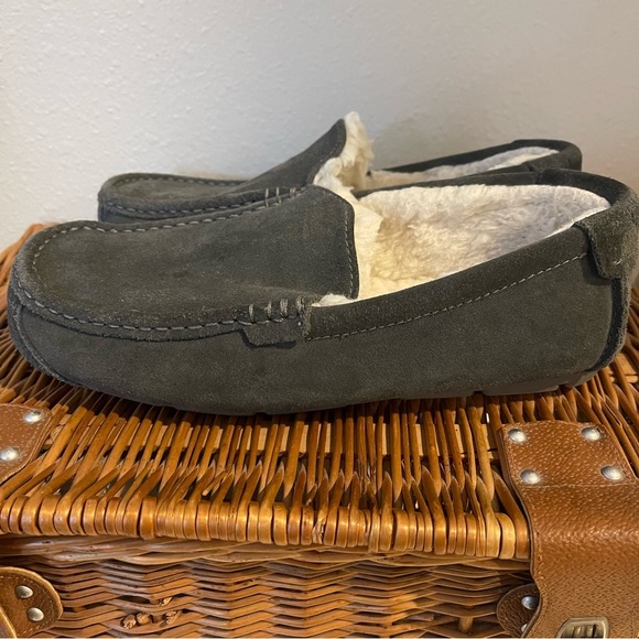 KOOLABURRA BY UGG Tipton Men's Gray Suede Slippers Sz 9 Comfort Loungewear Warm - Picture 4 of 7